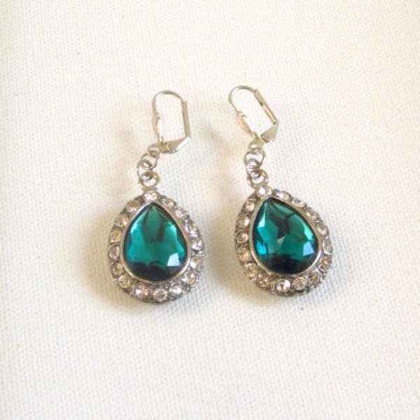 FREE Shipping..Vintage GREEN Art Deco crystal rhinestone earrings..