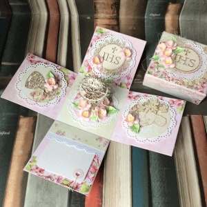 Caja explosiva para primera comunión, niñas, rosa, flor, caja de regalo de recuerdo para primera comunión, tarjeta abierta, caja abierta, álbum de recortes, 3D, hecho a mano