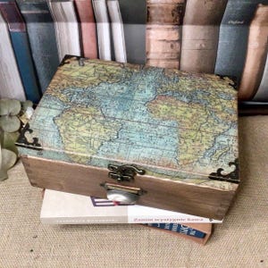 Caja de reloj con mapa antiguo, caja de reloj para hombre, caja, madera, decoupage, hecha a mano, mapa medieval