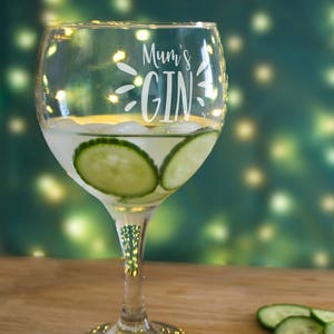 Personalised Gin Glass with name, Large balloon gin & tonic glasses with text Unique gift for her for Mother's Day gift UK, Engraved for mum image 1