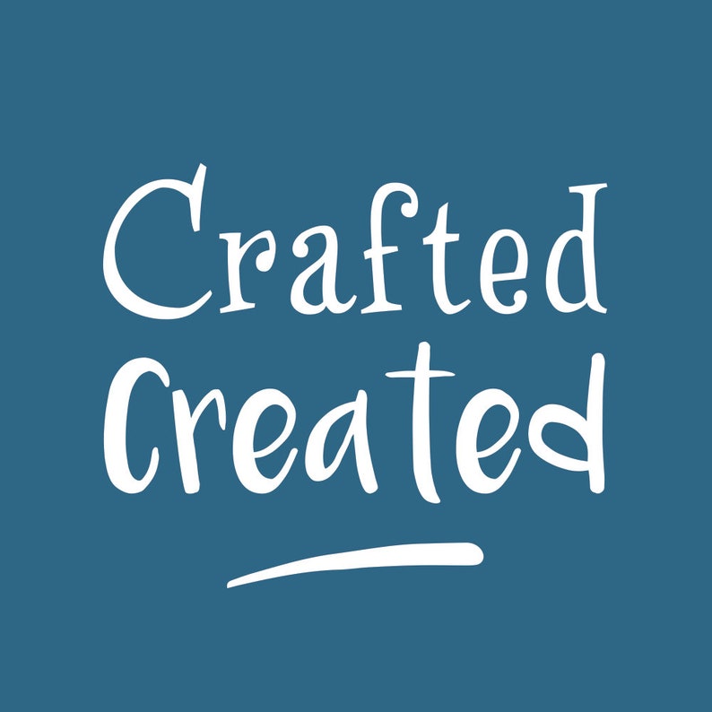 Puede incluir: Texto blanco sobre fondo azul que dice "Crafted Created" con una l&iacute;nea blanca debajo.