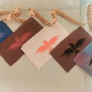 Parches de lino con estampado de linóleo, alas de pájaros, parches de lino