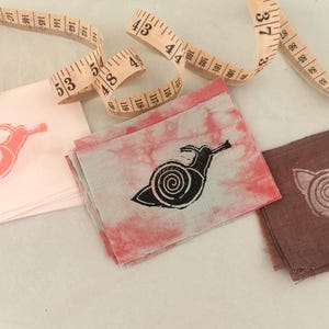 Toppe in lino con stampa a lumaca