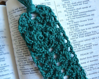Crochet bookmark with flower