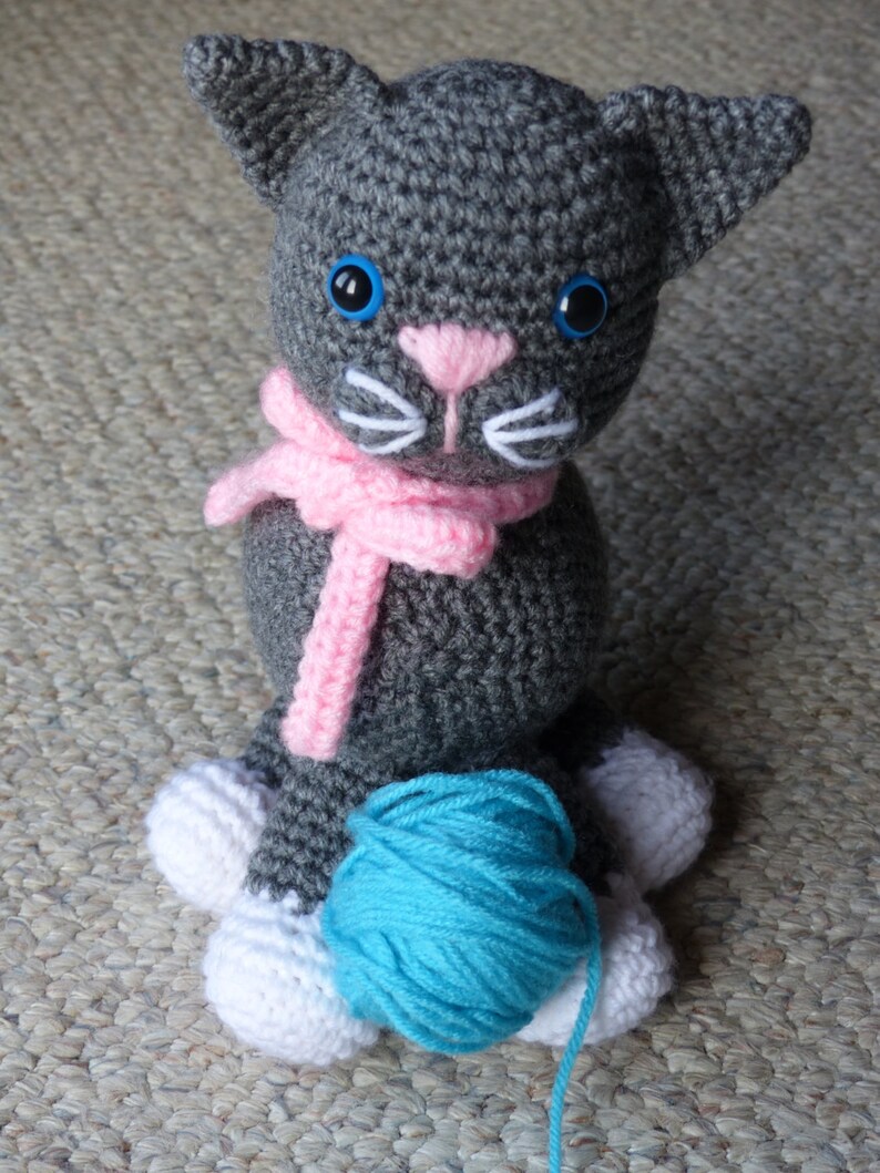 PATTERN for Mittens the Kitten image 2