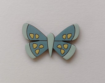 Blau gesprenkelte Schmetterling-Brosche: Handbemalte Holzbrosche