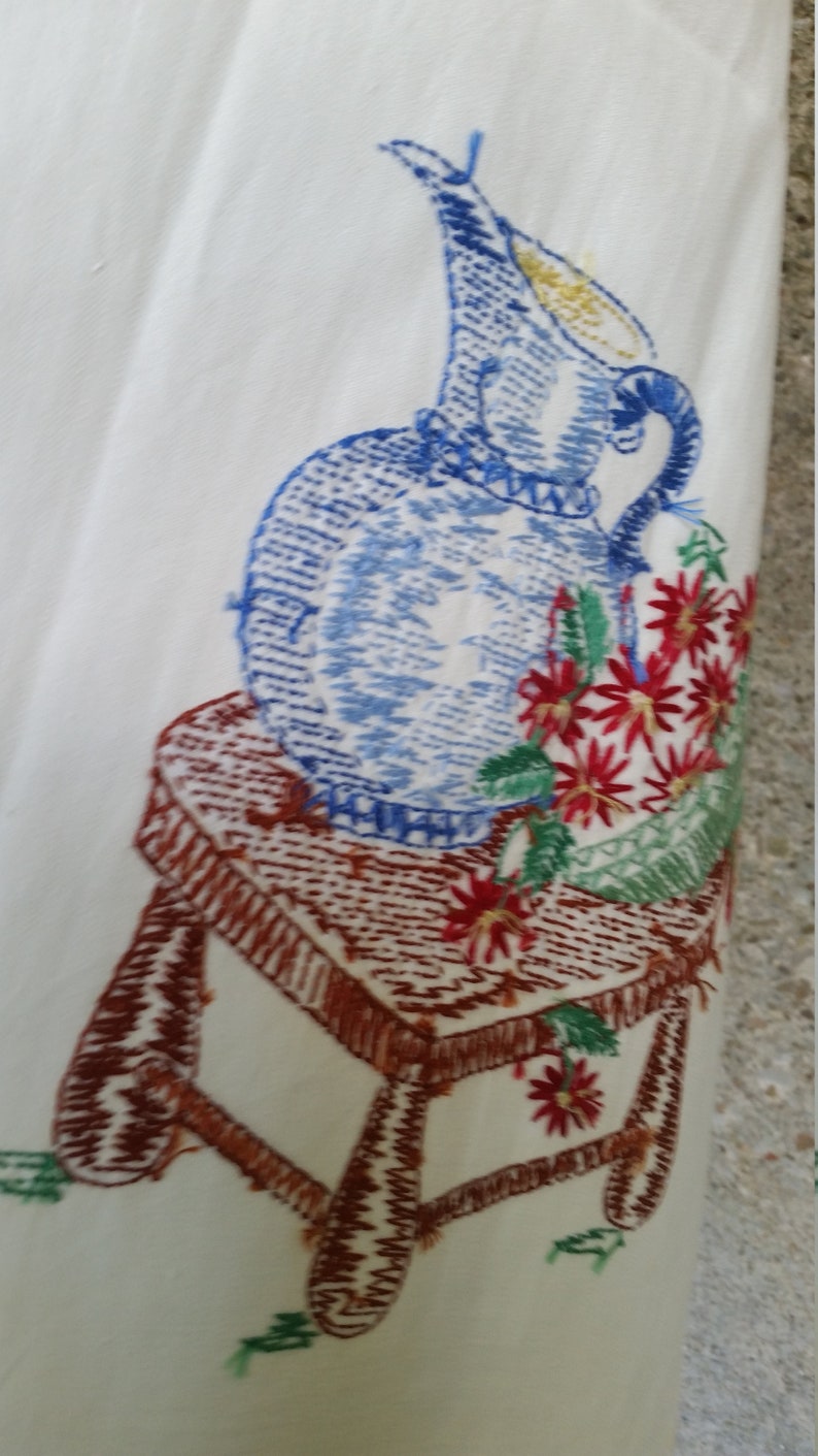 Vintage Towels Set of 2 Hand Embroidered Cotton Kitchen Tea Towels Hand Towels 18x24 Farmhouse Country Design Rustic Farmhouse Decor