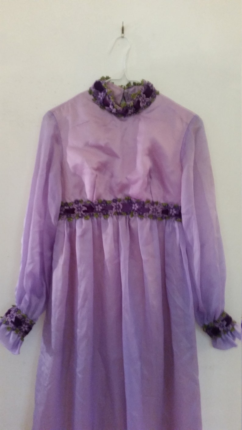 1970/'s Maxi Dress Lavender Purple Chiffon Prom Dress With Floral Lace And Velvet Ribbon Empire Waist Vintage Bridesmaid Gown Size Small