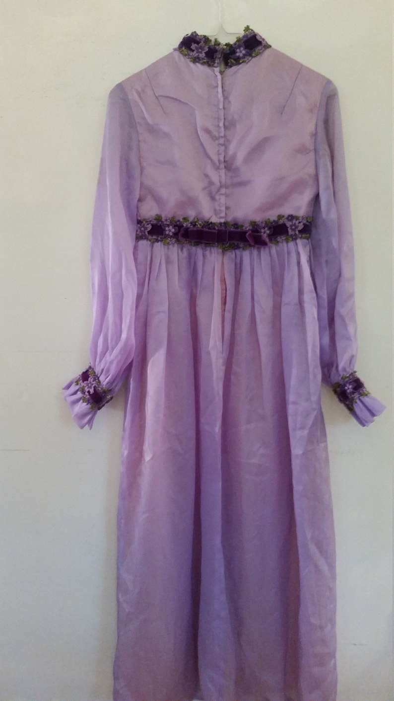 1970/'s Maxi Dress Lavender Purple Chiffon Prom Dress With Floral Lace And Velvet Ribbon Empire Waist Vintage Bridesmaid Gown Size Small