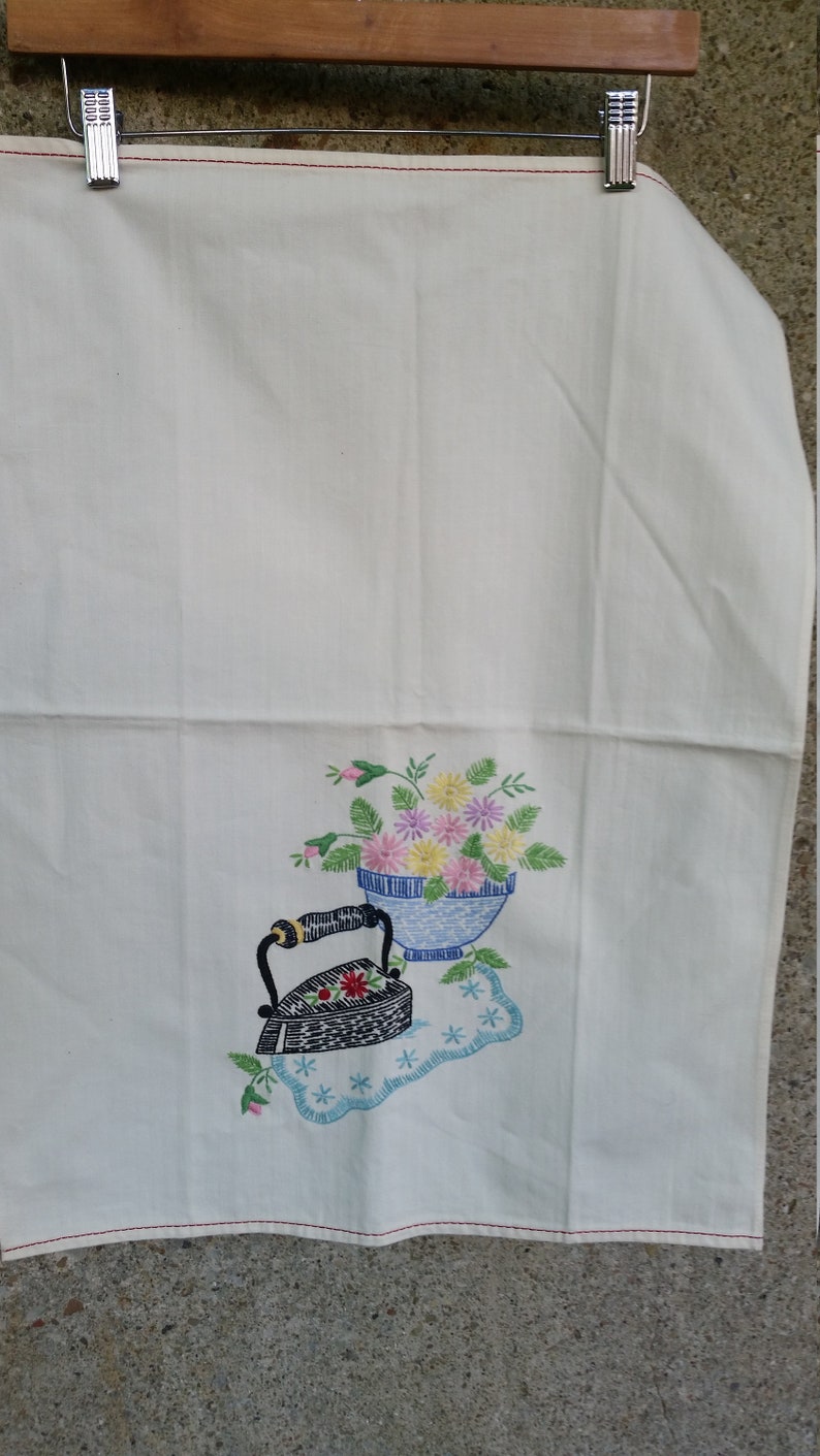 Vintage Towels Set of 2 Hand Embroidered Cotton Kitchen Tea Towels Hand Towels 18x24 Farmhouse Country Design Rustic Farmhouse Decor