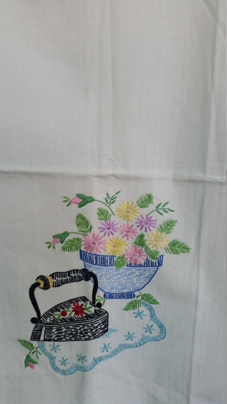Vintage Towels Set of 2 Hand Embroidered Cotton Kitchen Tea Towels Hand Towels 18x24 Farmhouse Country Design Rustic Farmhouse Decor