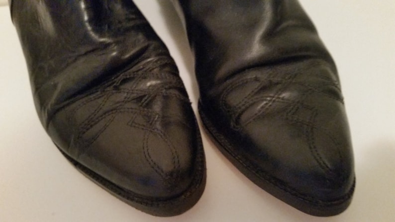 80/'s Boots Black Leather Cowboy Boots Boho Cow Girl Alligator Embossed Uppers Embroidered Pointy Toes New Leather Soles and Heels Size 7