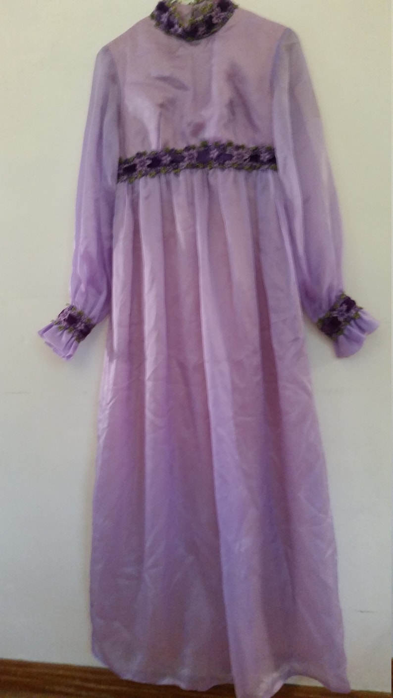 1970/'s Maxi Dress Lavender Purple Chiffon Prom Dress With Floral Lace And Velvet Ribbon Empire Waist Vintage Bridesmaid Gown Size Small