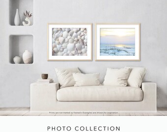 Colección de fotografías playeras - Conchas blancas y un cielo pálido sobre una playa de arena blanca - 15 % DE DESCUENTO Juego de dos impresiones