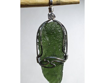 7.34 gram MOLDAVITE PENDANT - Argentium Sterling Silver Wirewrap - ww1449