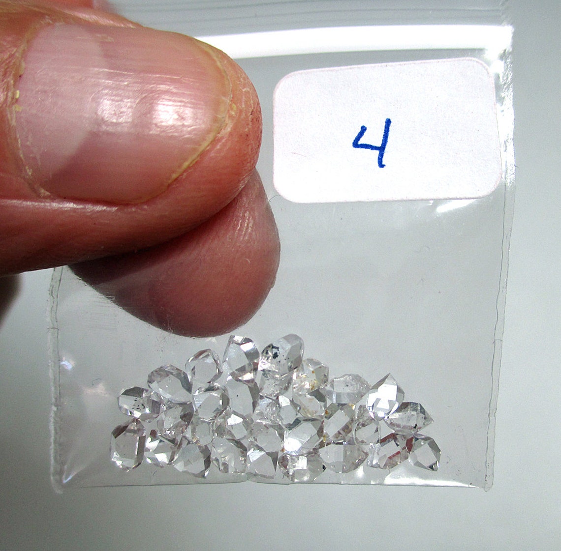 Un Gramo Pequeño 4 Cristales de Diamante Herkimer Tamaño Etsy Un Gramo Pequeño 4 Cristales de Diamante Herkimer Tamaño Etsy