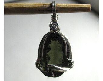 9.75 ct. FACETED MOLDAVITE Pendant  - Argentium Silver Wirewrap - ww1468