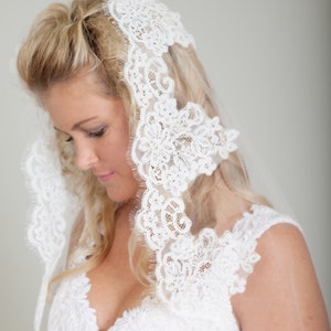 Lace Mantilla Veil afbeelding 5