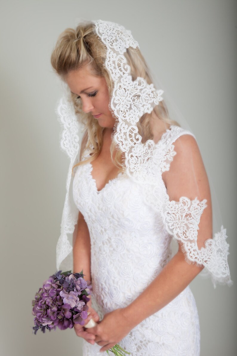 Lace Mantilla Veil afbeelding 6