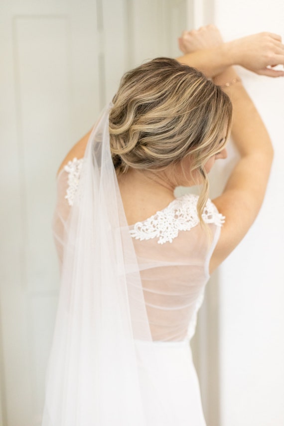 Buy Soft English Net Wedding Veil With Lace Comb, Handmade  display picture 1