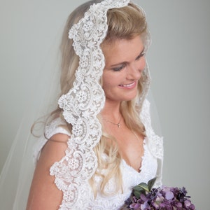 Mantilla Lace Wedding Veil image 6