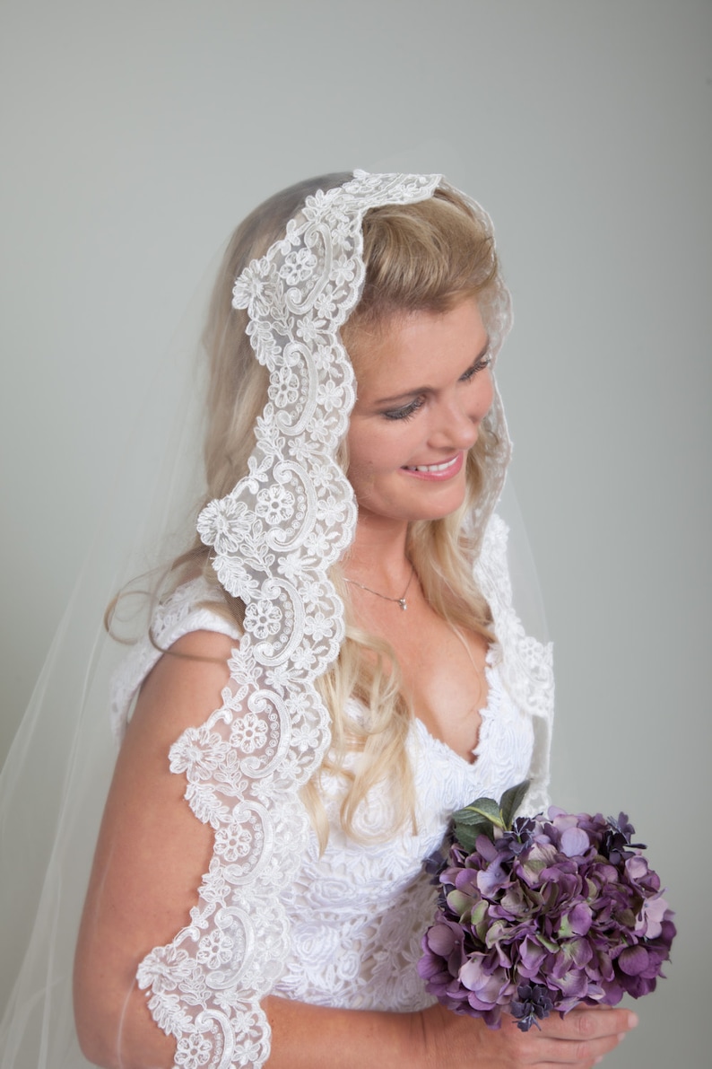 Mantilla Lace Wedding Veil image 6