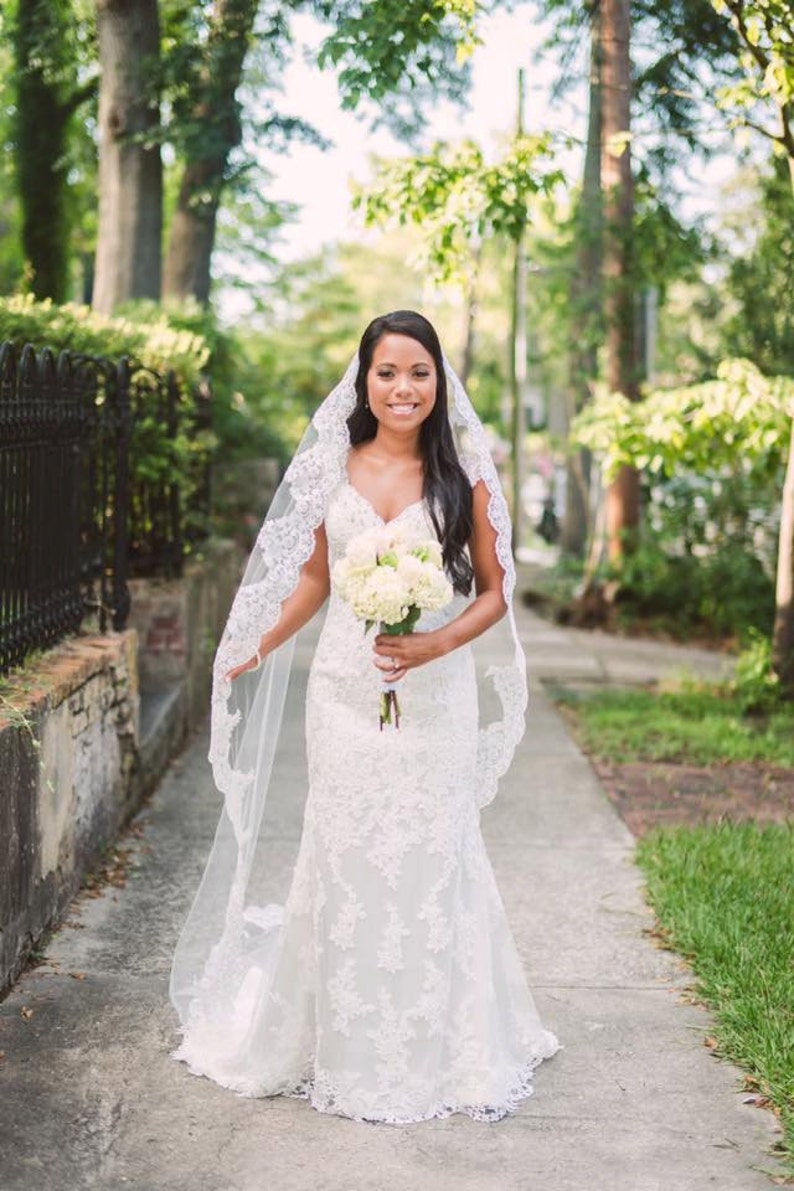 Mantilla Lace Wedding Veil image 2