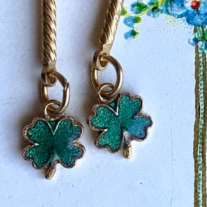 Kleeblatt Ohrringe, Vintage Ohrringe, Irische Ohrringe, 12 kt Gold filled Draht, Neu auf Karte, Emaille Ohrringe, St. Patricks Nelliegray