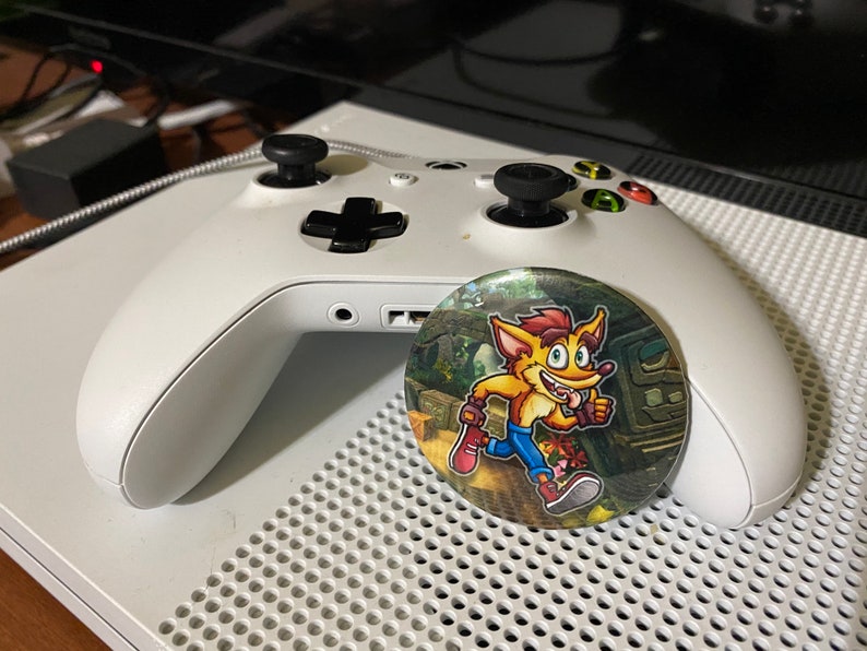 Crash Bandicoot & Coco Bandicoot Pin Button Set Sony Playstation image 4