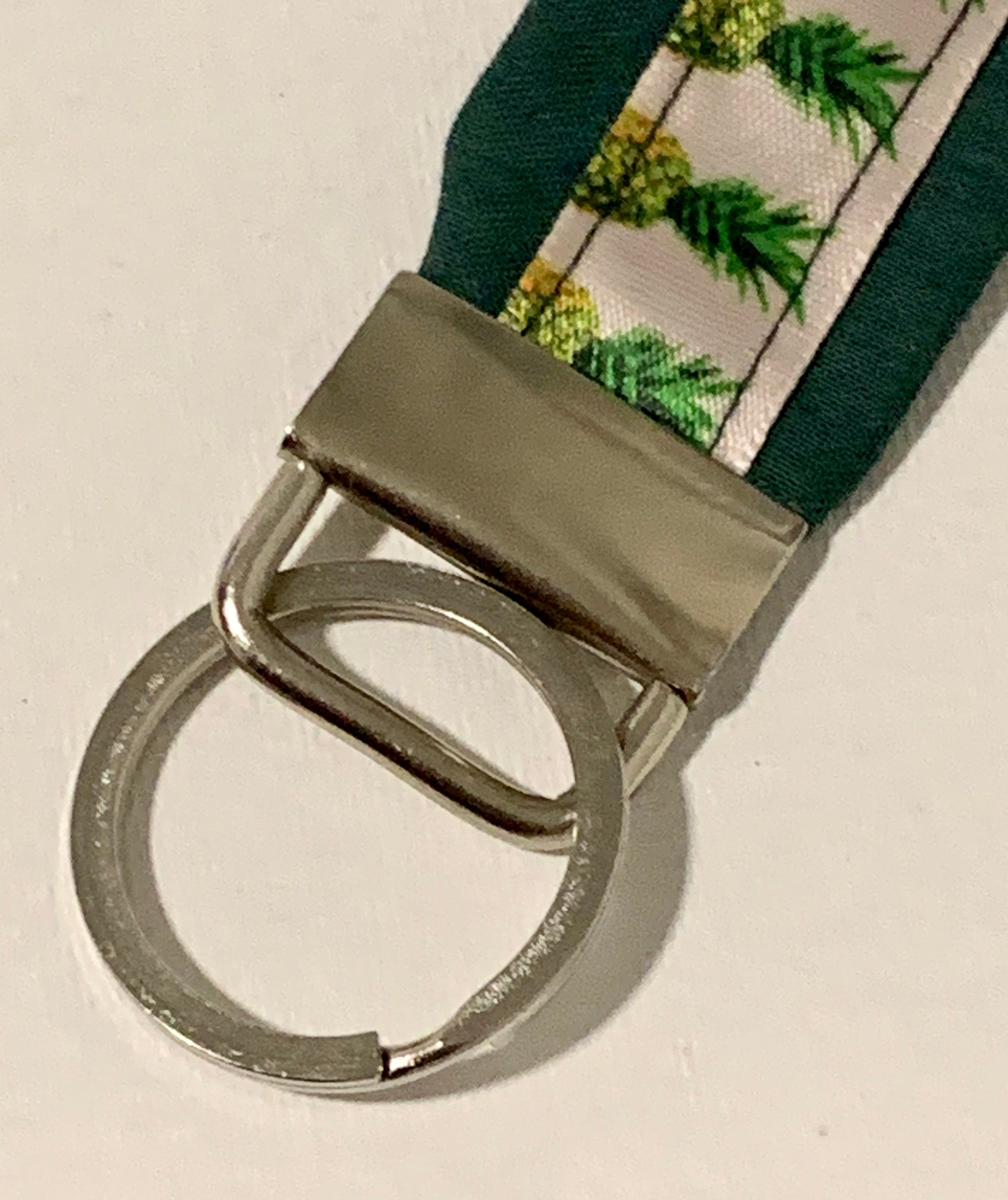 Green Pineapple key fob keychain - Thumbnail 2