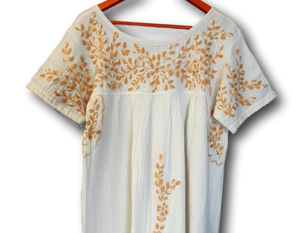 Floral maxi dress with embroidered flowers