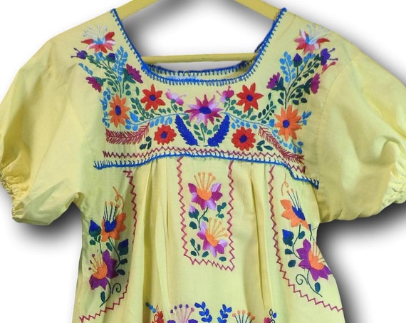 Vintage mexican embroidered dress for ladies