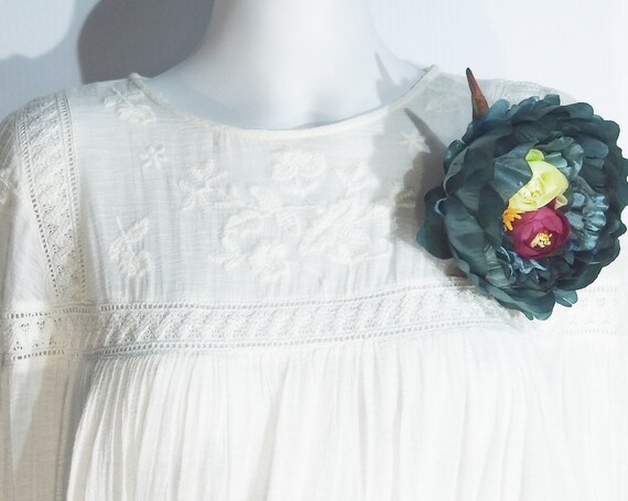 Silk flower broach