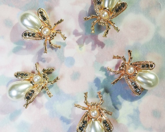 Pearl buttons