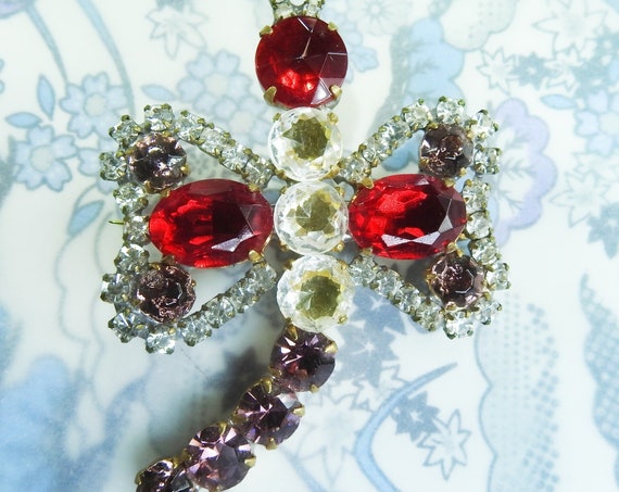 Bee brooch with shiny Czech glass