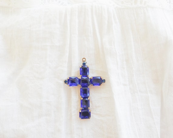 Cross pendant