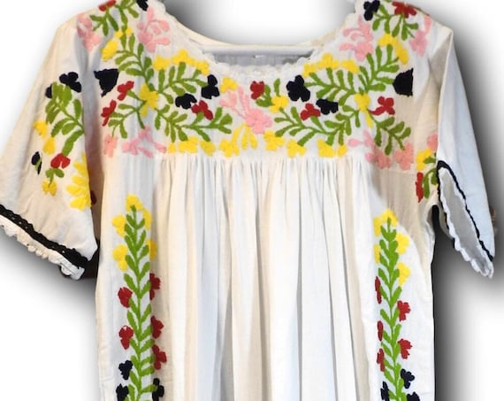 Elegant long embroidered dress with flowers Women's women's bohemian boho sale white maxi