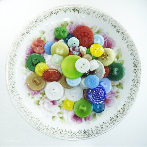 Retro buttons vintage mixed lot