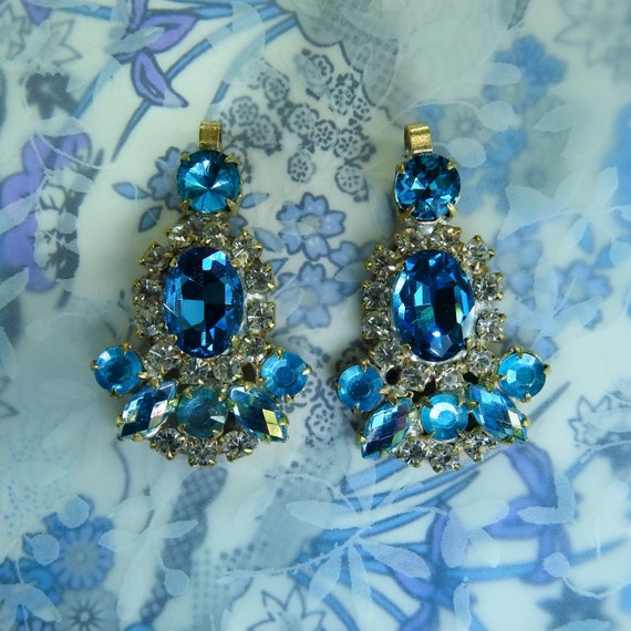 Blue jewelry charms for jewelry making, for unique bracelets and for antique style earrings making