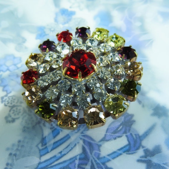 Elegant large round diamante button