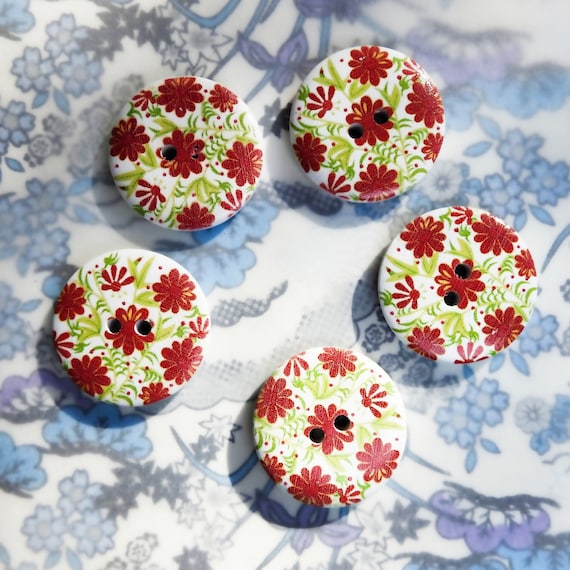 Wood buttons with flowers