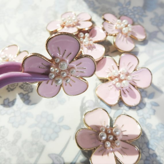 Pink flower shaped buttons