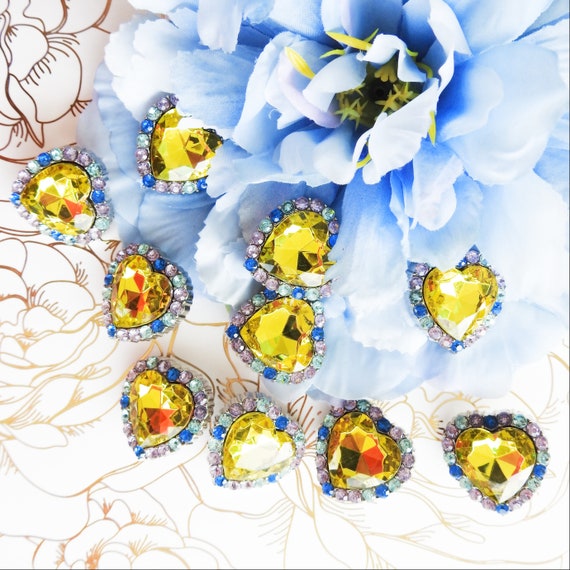 Yellow heart buttons