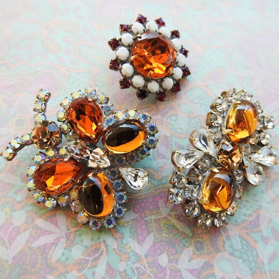 Beautiful decorative glass buttons for costume jewelry making and fashion - Lot of 3 buttons