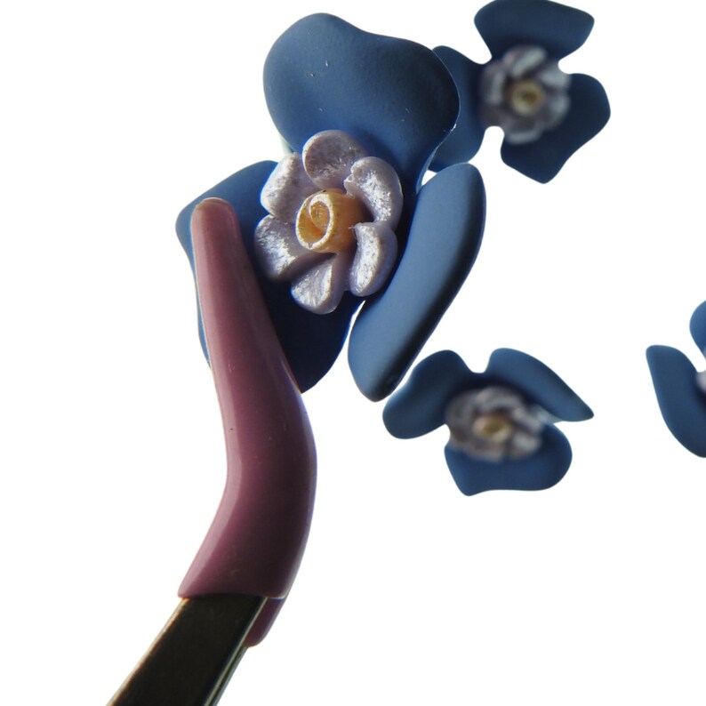 Decoratieve blauwe bloemenknopen, voor naaien, knutselen en sieraden maken. Kavel van 3, 1 inch, 25 mm. Voor het opnaaien van mooie hoeden, overhemden, armbanden afbeelding 6