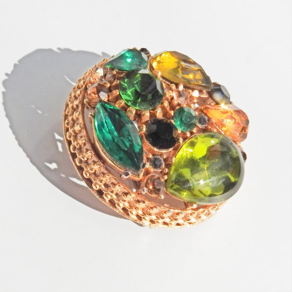 Round sphinx brooch jewelry