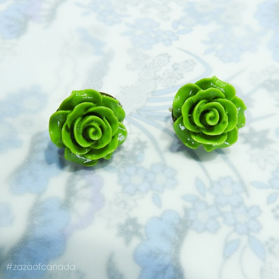 Vintage style flower earrings