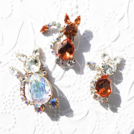 Czech glass buttons, Cat lover gift, crazy cat lady party, animal jewelry making gifts, Bohemian vintage cat brooch, boutons anciens verre