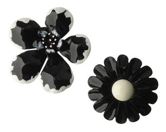 Lot of two black and white vintage enamel flower brooches jewelry. Good for frames decor, hair accessories, table Accents, for hats and belt