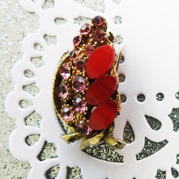Small pink brooch pin